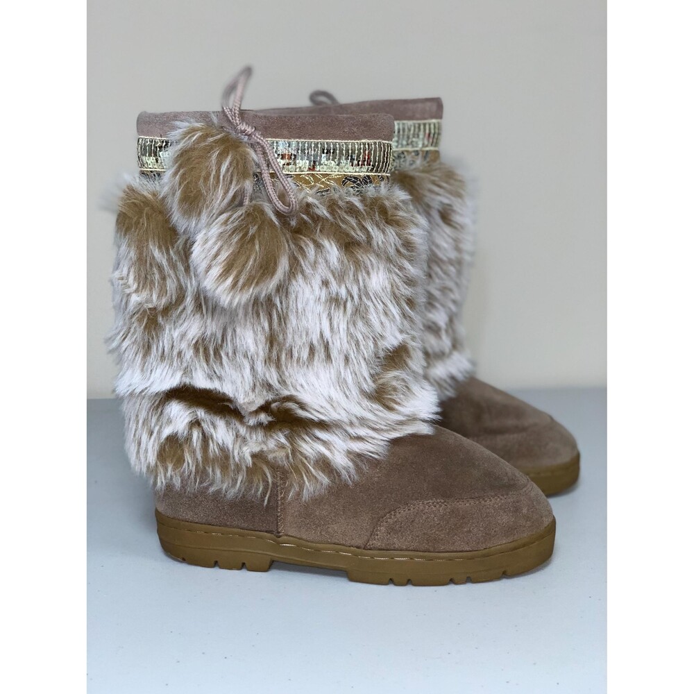 Colin Stuart Eskimo Boots Women's 7.5 Faux Fur Suede Winter Cozy Warm Fuzzy Pom